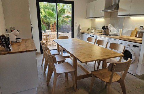 Narbonne-Plage House | Maison Rénovée Avec Jardin, Cœur de Station, 100 m de la Plage