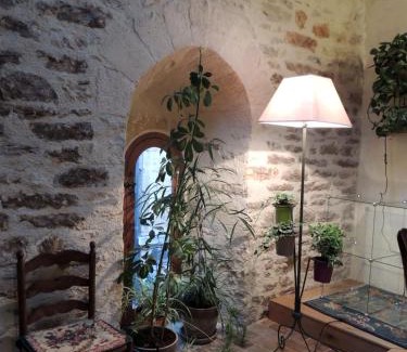 Cluny Bed & Breakfast | Maison Romane 1136
