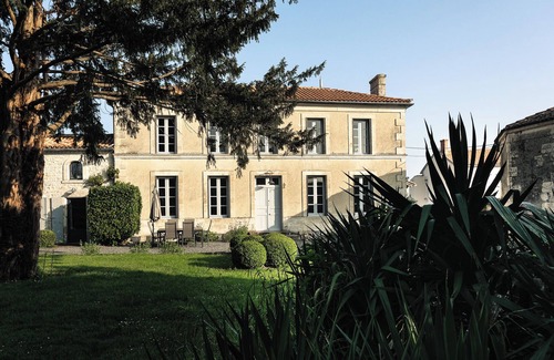 Saint-Saturnin-du-Bois Apartment | Maison Sonora - Dream Room