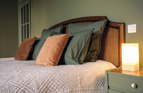 Saint-Saturnin-du-Bois House | Maison Sonora - Chambre Songeuse