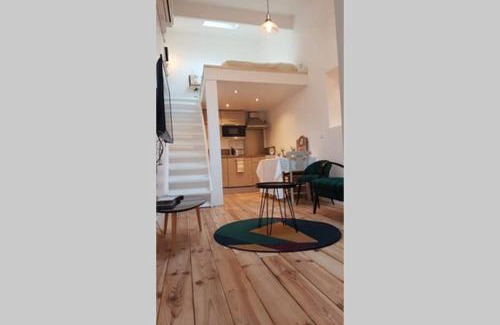 Antibes Old Town House | MAISON SAFRANIER villa balnéo vieil antibes