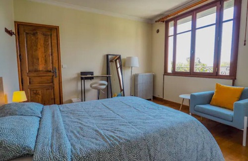 Bagneux House | Maison Spacieuse à Bagneux Options Clim et Parking