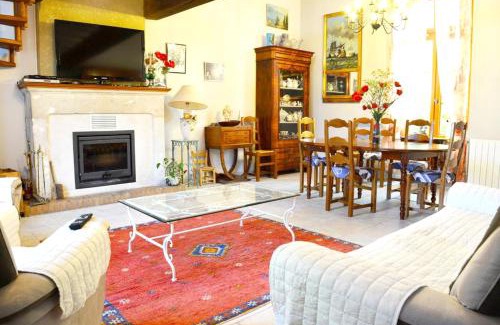 Thenac House | Maison spacieuse à Thénac avec piscine privée