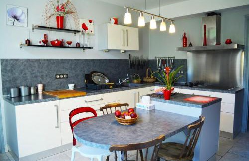 Thenac House | Maison spacieuse à Thénac avec piscine privée