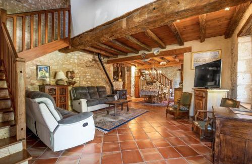 Thenac House | Maison spacieuse à Thenac avec piscine privée