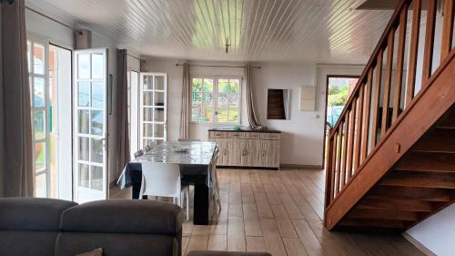 Saint-Leu House | Maison spacieuse avec vue sur la mer a Saint Leu + confort moderne