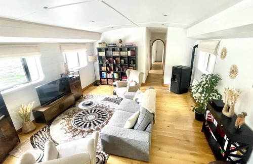 Villeneuve-la-Garenne House | Maison sur l'eau 3 chambres & Terrasse Proche Paris center