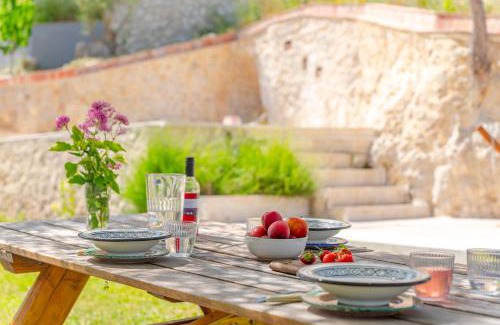 Simiane-Collongue Villa | Maison vue colline au calme avec piscine
