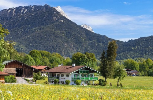 Oberschonau Apartment | Maisonette apartment Grünstein, 1-2 persons, 60 sqm, 1 bedroom, living room with tiled stove, balcony