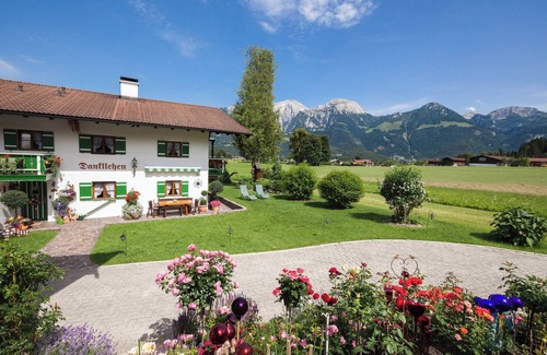 Oberschonau Apartment | Maisonette apartment Grünstein, 1-2 persons, 60 sqm, 1 bedroom, living room with tiled stove, balcony