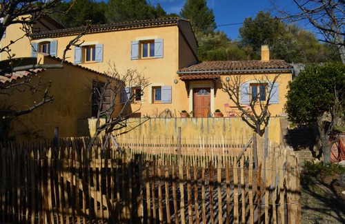 Aups Cottage | Maisonette on the edge of the medieval village of Aups