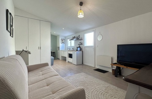 Begles House | Maisonette with garden