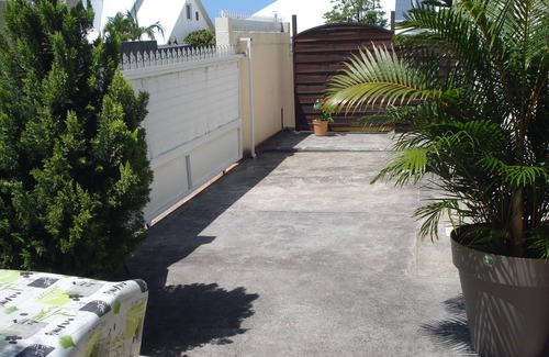 Saint-Pierre House | Maisonette with mezzanine, air conditioning, private closed parking, wifi internet, quiet.
