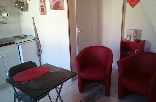 Vallieres-les-Grandes Cottage | MAISONNETTE DE BOURG AT CHRISTINE 2 pers.