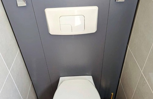 Lagord Cabin | Maisonnette Avec Jardin Jacuzzi et Piscine Dans un Quartier Résidentiel