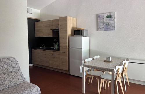 Valras-Plage House | Maisonnette in wooded park pétanque court, children's games BBQ near beaches
