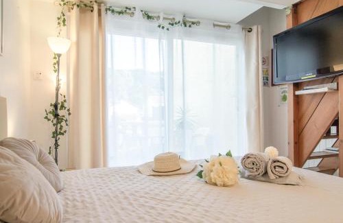 Villeneuve-Loubet Apartment | Maisonnette très appréciée entre Mer et Nature Climatisée avec Cuisine Terrasse Parking