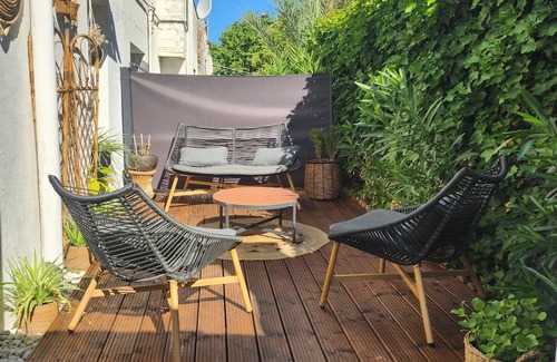 Beziers Villa | Maisonnette with swimming pool, bike garage and pets allowed.