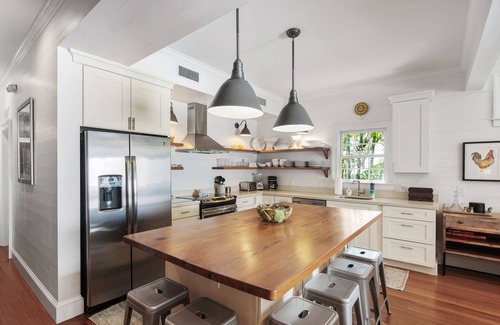 Uptown - Upper Duval House | ~ MAISONS de LUXE ~ 2 Stunning Homes w/Private Pool ON DUVAL.