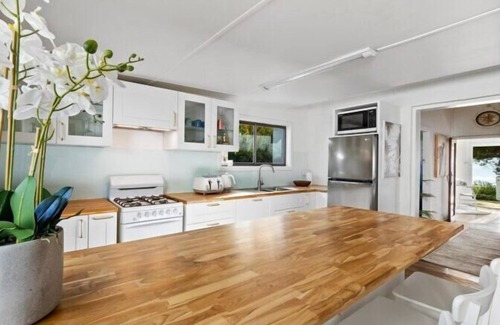 Augusta House | Maizies View - A Hidden Gem - Maizies View - Lovingly renovated 1950s character home with a view