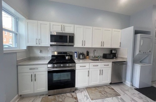 Old Town Alexandria House | Majestic 4B Retreat on King St-5 Mins Walk Metro