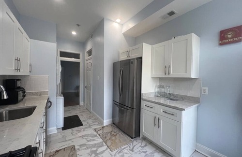 Old Town Alexandria House | Majestic 4B Retreat on King St-5 Mins Walk Metro