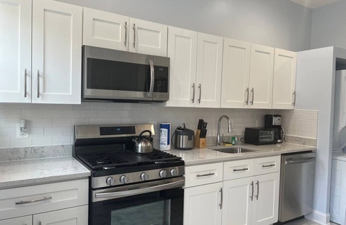 Old Town Alexandria House | Majestic 4B Retreat on King St-5 Mins Walk Metro