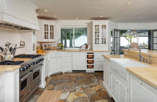 Central Malibu House | Majestic 5 bedroom estate with pool and spa overlooking Paradise Cove in Malibu!