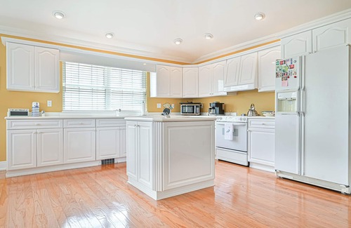 A-Zone House | Majestic beach house to rent! Steps from beach and a 5 minute drive to AC!