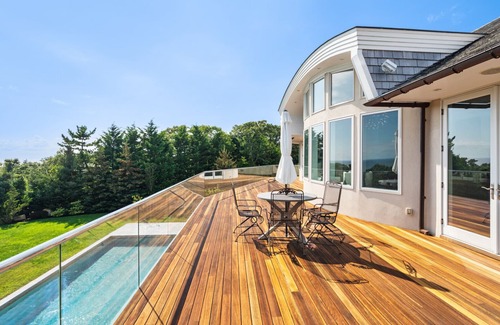 Montauk House | Majestic contemporary beachfront home sited on 1.32 acres with private .