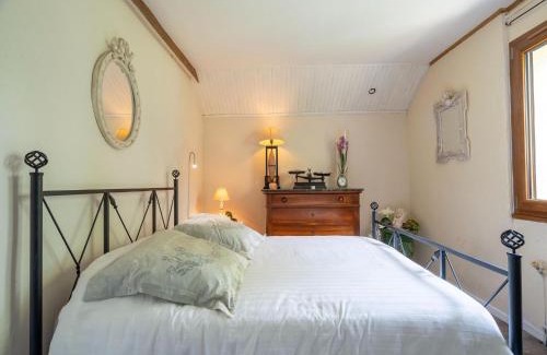 Ganges House | Majestic holiday home in Laroque with hot tub