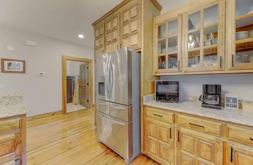 Gilbert House | Majestic Lake Murray Retreat | +2BR Guest House