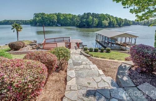 Steele Creek House | Majestic Lake Views + Movie Theater + Private Beach + Dock ⛵