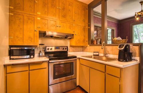 Cascade Cottage | Majestic mountain cabin near Pikes Peak, hot tub close to waterfall hike
