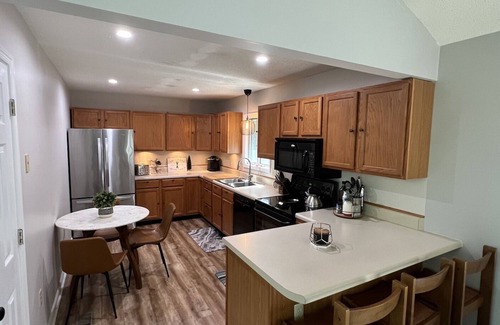 McGaheysville House | Majestic Mountain House with Game room, deck, 2 mins from ski slopes