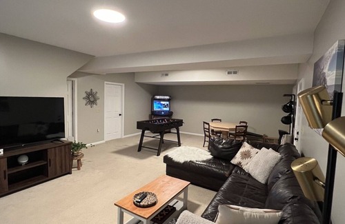 McGaheysville House | Majestic Mountain House with Game room, deck, 2 mins from ski slopes