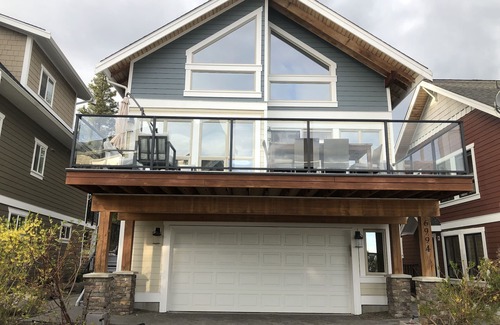 Central Okanagan Cottage | Majestic Mountainside cottage on Lake Okanagan