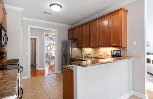 Murfreesboro House | Majestic Murfreesboro Manor | Pet Friendly!