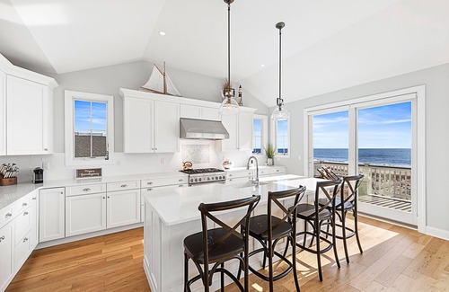 Holgate House | Majestic Ocean Front