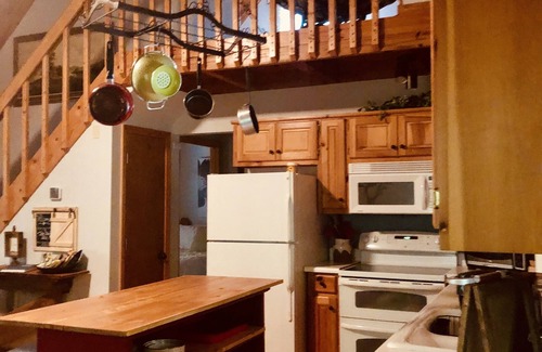 Dahlonega Cabin | Majestic, private cabin with hot tub/multiple deck.a little taste of heaven!