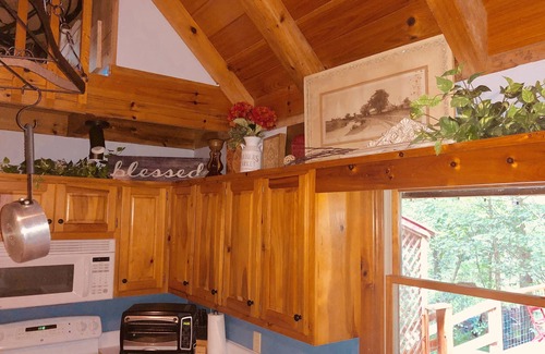 Dahlonega Cabin | Majestic, private cabin with hot tub/multiple deck.a little taste of heaven!