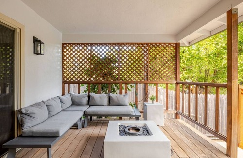 Sonoma House | Majestic Redwoods, Pool, Hot Tub, Chefs Kitchen