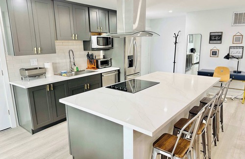 West University House | Majestic Reno Villa/4Bedrooms/Sleeps14