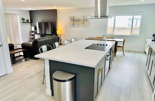 West University House | Majestic Reno Villa/4Bedrooms/Sleeps14