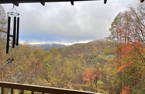 Aquone Cabin | Majestic, three bedroom mountaintop vacation retreat! Pet friendly!