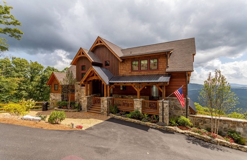 Beech Mountain House | Majestic View Hideaway at Eagles Nest - NEW HOME! 50mi views, hot tub, game room!