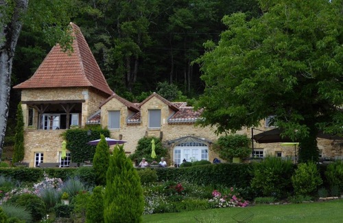 Duravel House | Majestic villa with spectacular, private outdoor space including pool & jacuzzi