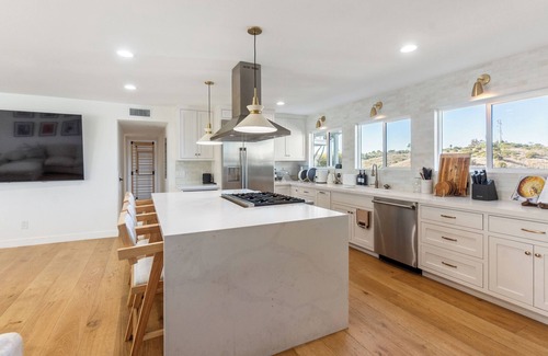 Crenshaw Villa | Majestic Villa with incredible views and hot tub