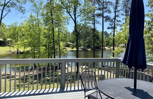 Leesville Ski Chalet | Make Memories at our Spacious 5 Bedroom Lake House right on Lake Murray!