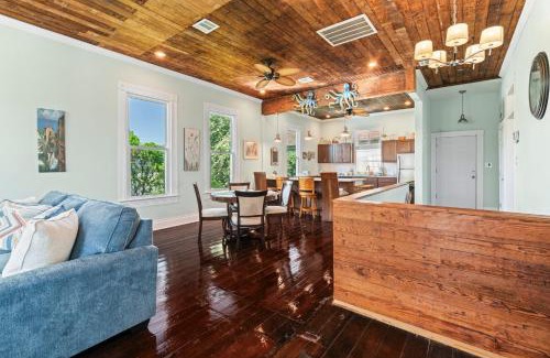 Galveston House | Make new memories at Galvez Cottage